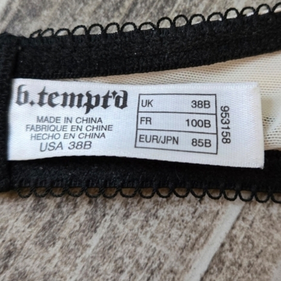 B. Tempt'd Pink With Black Floral Lace Trim and a Little Bow Bra Size 38B - Picture 5 of 7